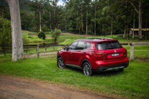 2021 MG HS AWD Essence: red rear angle