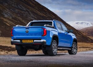 2022 Volkswagen NF Amarok: blue rear angle