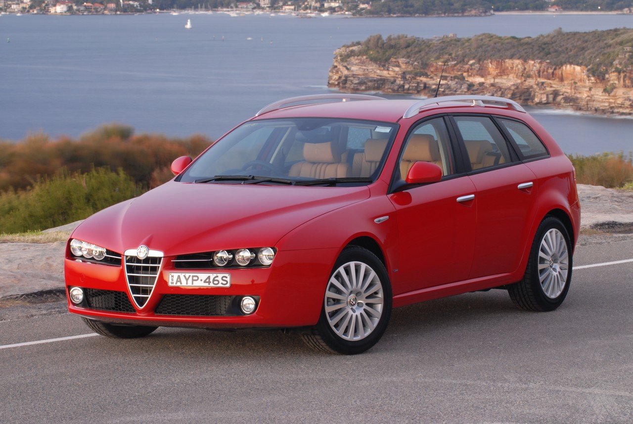 Videos: Alfa Romeo 159 Sportwagon (2006-12)