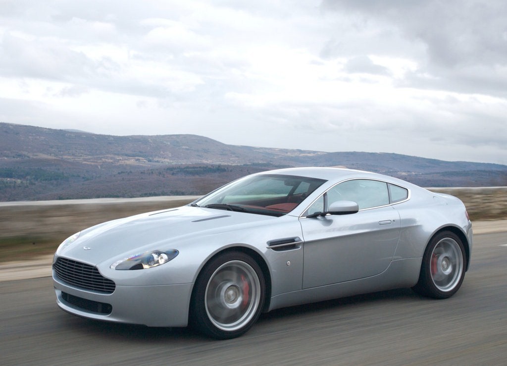 Videos: Aston Martin V8 Vantage (2006-17)