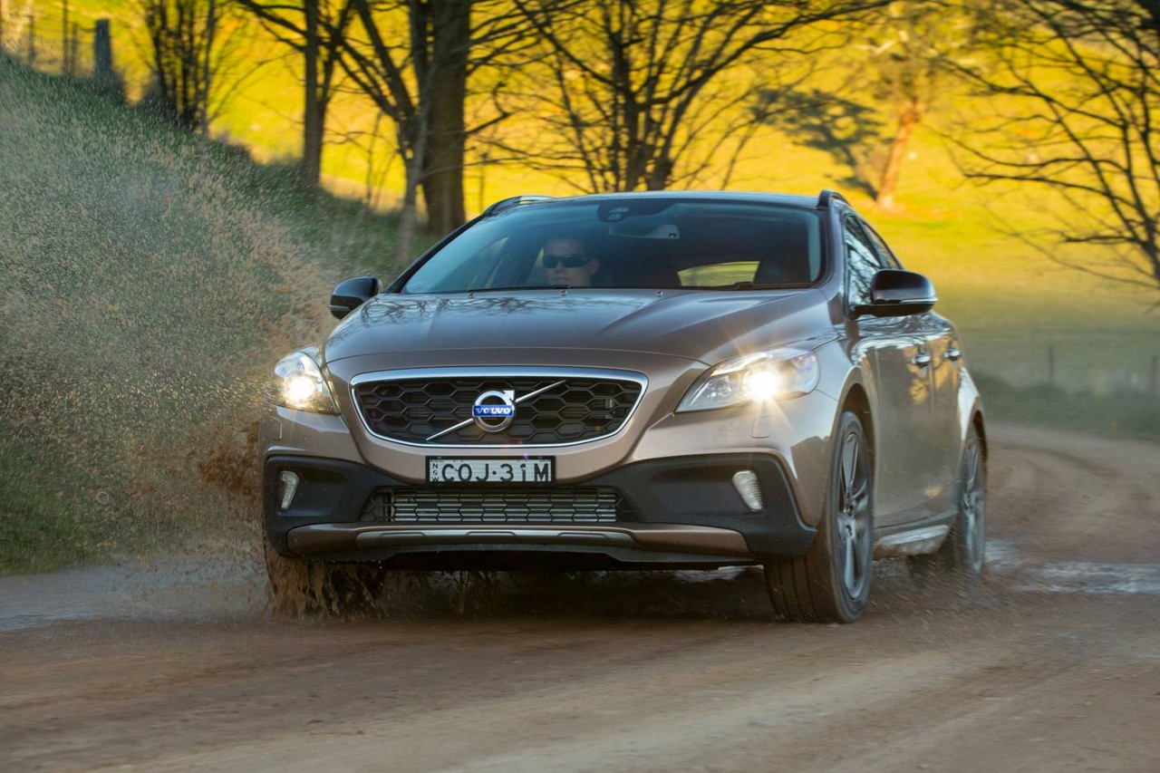 Images: Volvo V40 Cross Country (2013-18)